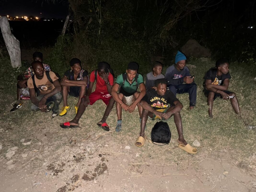 Ejército detiene a 11 haitianos indocumentados en operativo en Dajabón